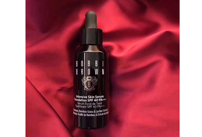 4款大牌明星粉底液排行榜 打造清透妝容,給你柔焦偽素顏