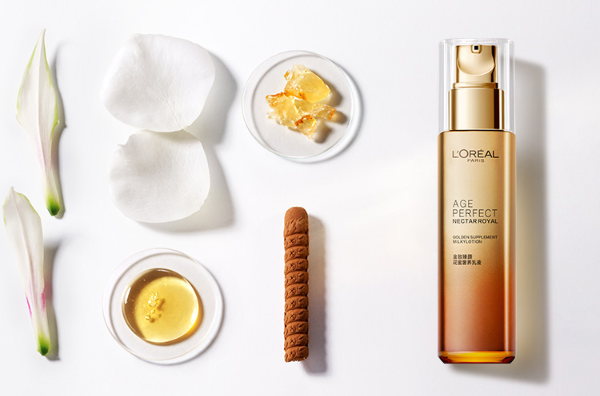 全球公認好用抗老精華 改善老化痕跡，讓肌膚豐盈有彈性