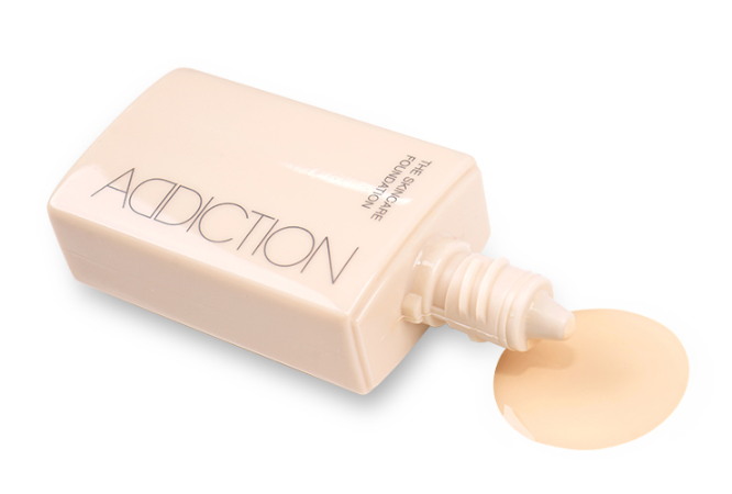 適合夏天的粉底液 持久不脫妝，炎熱夏日也能清爽出門