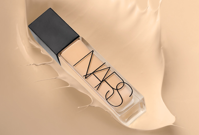 適合夏天的粉底液 持久不脫妝，炎熱夏日也能清爽出門