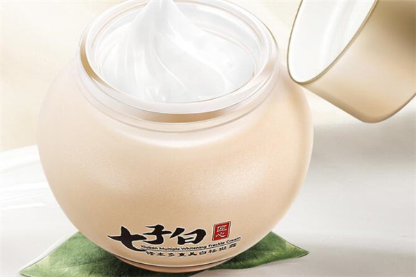 淡化雀斑護膚品排行榜 逆襲斑皮，是你淡斑路上的不二之選