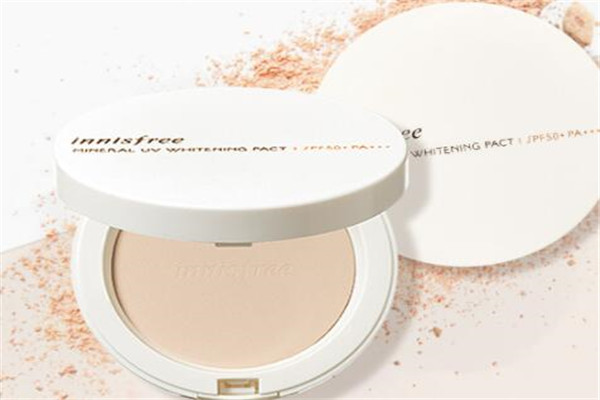 保濕定妝粉排行榜10強 選這些搓泥/脫妝等問題是不存在的