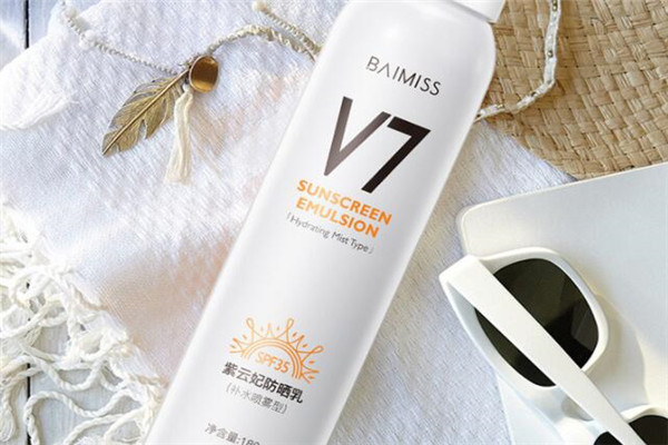 保濕不油膩的防曬噴霧排行榜，輕盈透氣的不二之選