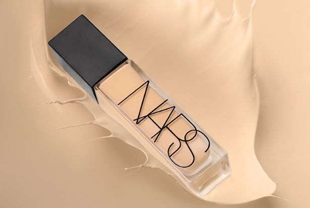 夏天粉底液好用排行榜 打造持久無瑕妝容