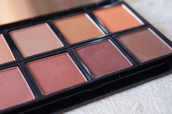 臺灣必買十大單品彩妝：眼影/Mkup素顏霜上榜(性價比高)