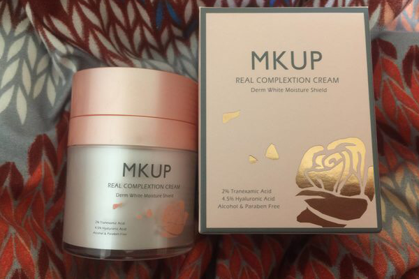 臺灣必買十大單品彩妝：眼影/Mkup素顏霜上榜(性價比高)