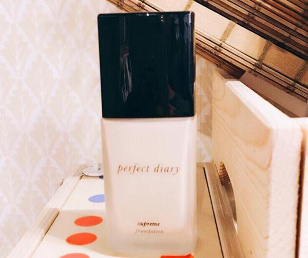 不輸大牌的十大粉底液，適合學生黨的平價好用的粉底液