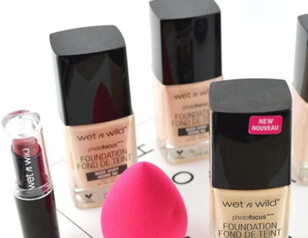 不輸大牌的十大粉底液，適合學生黨的平價好用的粉底液