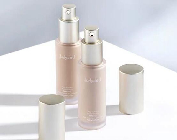 不輸大牌的十大粉底液，適合學生黨的平價好用的粉底液