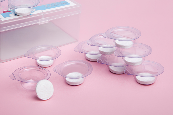 的滲透效果很好，它的材質也比較柔軟，所以很親膚，不會有過度摩擦刺激的狀況，能夠讓水分更好的被皮膚吸收。