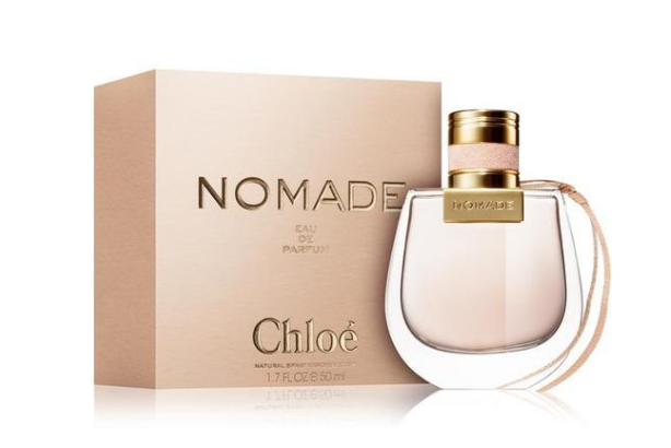 Chloe最近特別熱門的一款香水，味道超級甜美，包裝也是特別有少女心，紛紛的瓶身很吸引人。香水的味道是比較有個性的小蒼蘭藿香，中調則是布拉斯李，聞起來很神奇，有著一種雨后森林的清爽感，特別迷人。