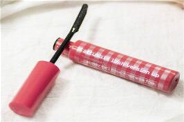 全球前十睫毛膏排名 纖長濃密，一下刷出卷翹迷人睫毛妝