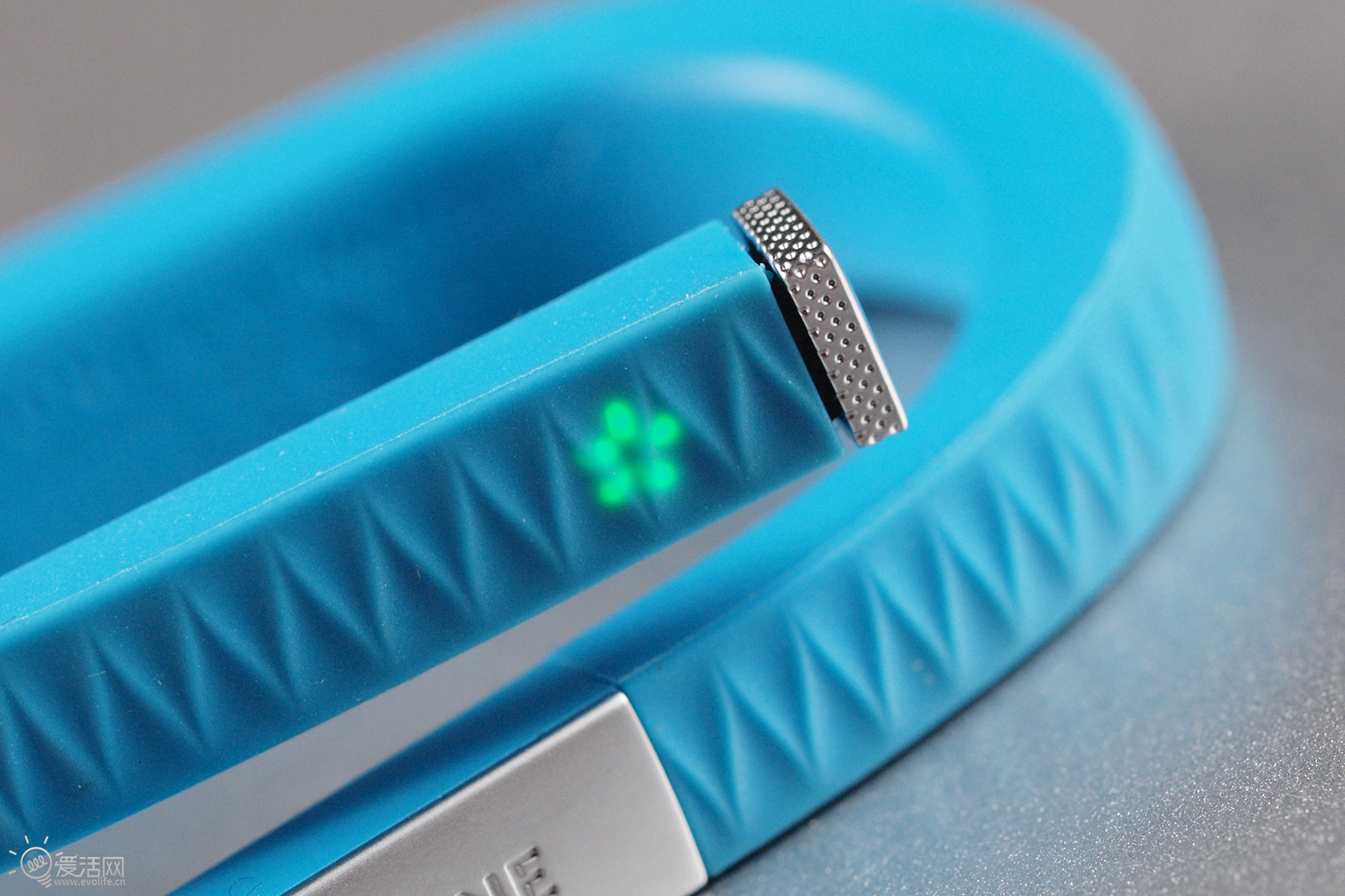 jawbone up2手環怎么用？jawbone up2手環使用方法