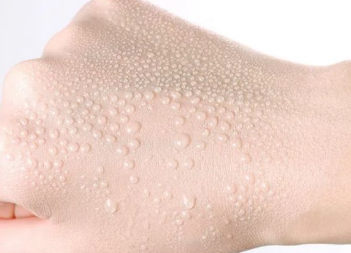 防曬霜需要卸妝嗎 防曬霜需要用卸妝水洗臉嗎