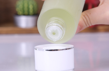 爽膚水過期了還能用嗎 爽膚水過期了還能干嘛