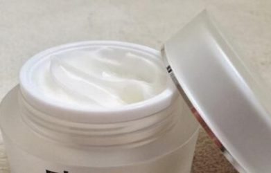 乳液和面霜先用哪個 乳液和面霜可以只用一個嗎