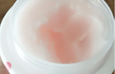 卸妝膏和卸妝水的區別是什么 卸妝膏和卸妝水哪個好用對皮膚好