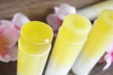 自己在家做唇膏怎么做哪些食材